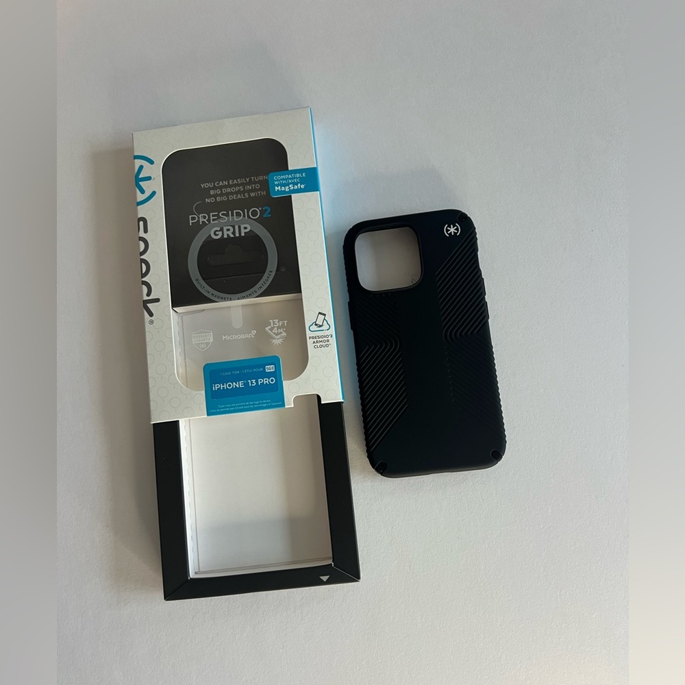 Speck Presidio2 grip iPhone 13 Pro case NIB black - Picture 6 of 8